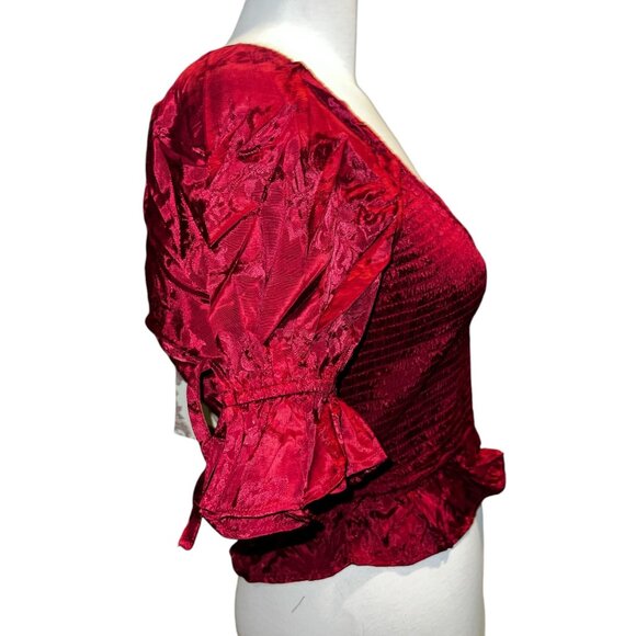 Band of the Free NWT Lea Rhubarb Smocked Crop Top Sz Medium Red Rhubarb Puff Sle - Picture 8 of 14